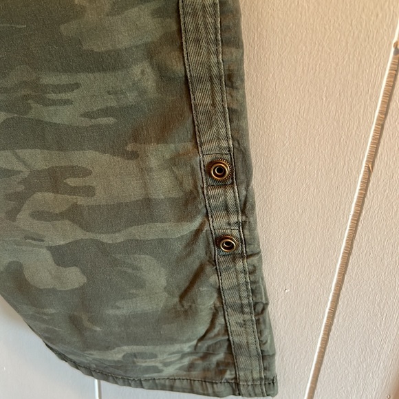 SANCTUARY CAMO CARGO CAPRIS PANT - Size 28 - Adjustable Length - Great condition - Picture 9 of 16